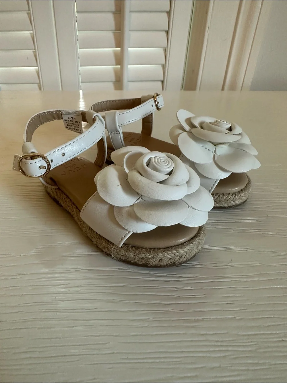 NWOT Janie and Jack White 3D Rose Flower Espadrille Sandals Size 4
